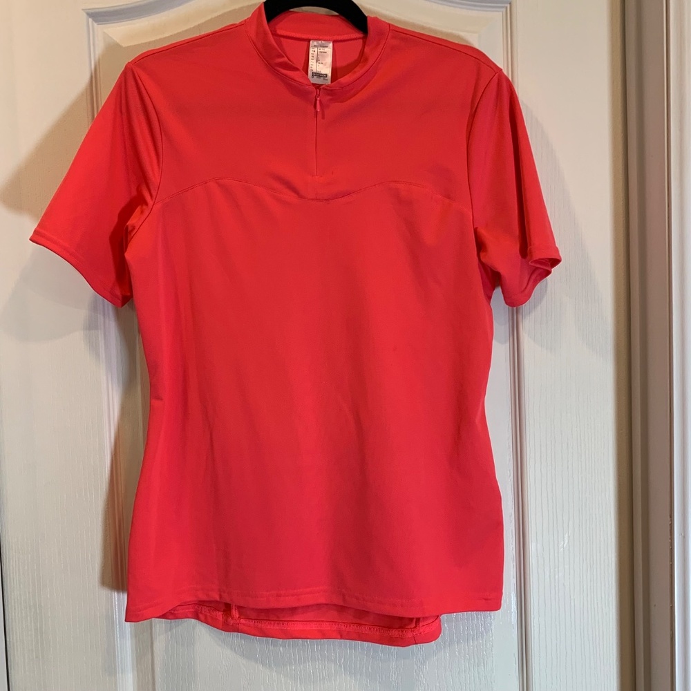 Decathlon –‎ Sports T-Shirt with Back Pockets